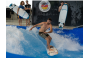 ThumbnailEin Advanced Surfer auf der stehenden Welle in der Jochen Schweizer