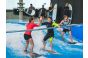 ThumbnailDrei Menschen surfen auf der Indoor Welle