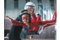 ThumbnailEin Kind und ein Instruktor beim Indoor Skydiving