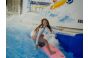 ThumbnailEin Frau während eines Advanced Surf-Slots in der Jochen Schweizer Arena
