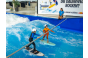ThumbnailZwei Mädchen surfen auf der stehenden Welle in der Jochen Schweizer Arena