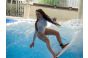 Thumbnaileine lächelnde Frau beim Surfen während der Private Session