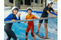 Thumbnail3 glückliche Kinder beim Beginner Workshop auf der stehenden Welle in der Jochen Schweizer Arena